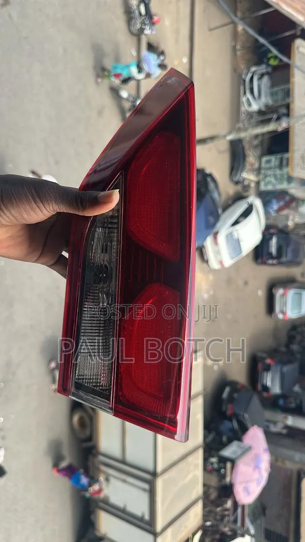 2017-2018 Hyundai Elantra Boot Light · Photo 1