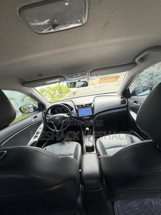 Toyota Vitz 2010 Black · Photo 1
