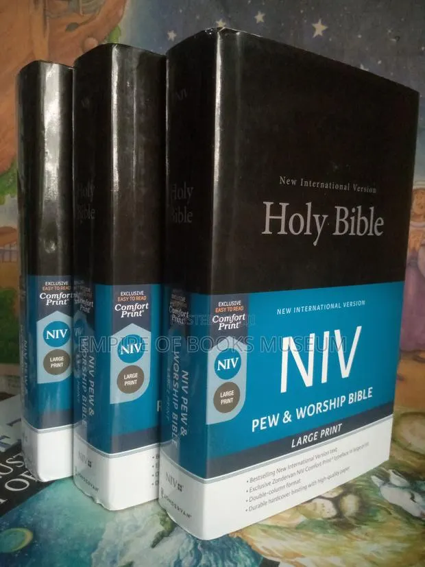 NIV Pew Worship Bible Large Print Zondervan Black Hardcover · Photo 2