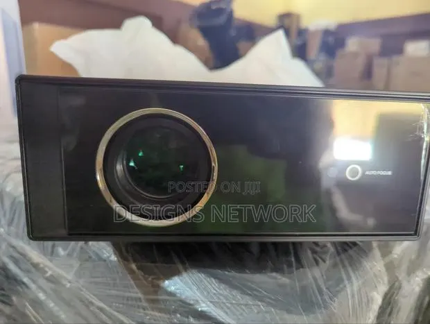 Full HD High Quality Projector · Photo 1