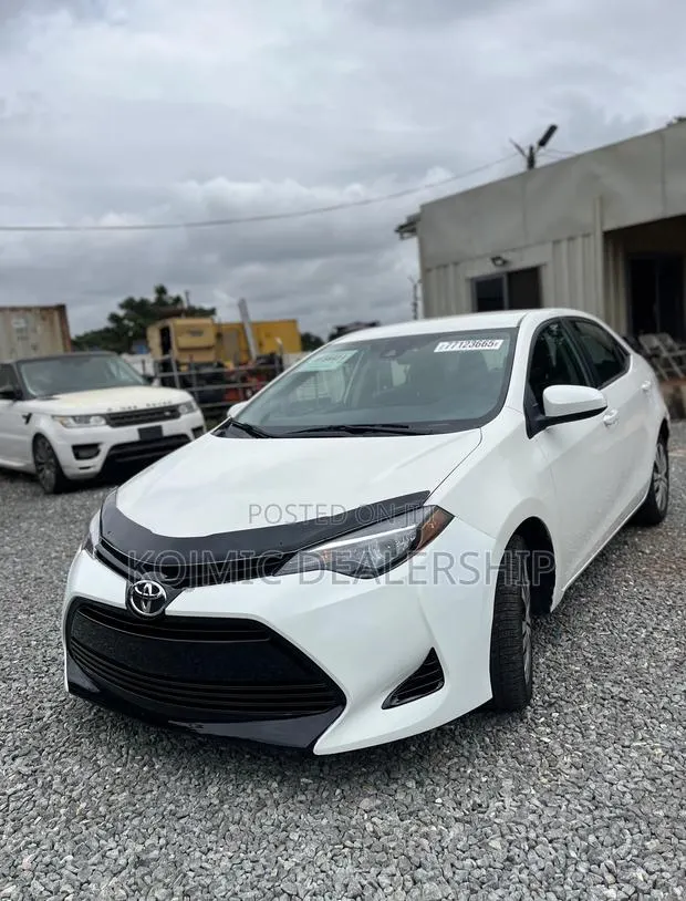 Toyota Corolla 2018 White · Photo 1