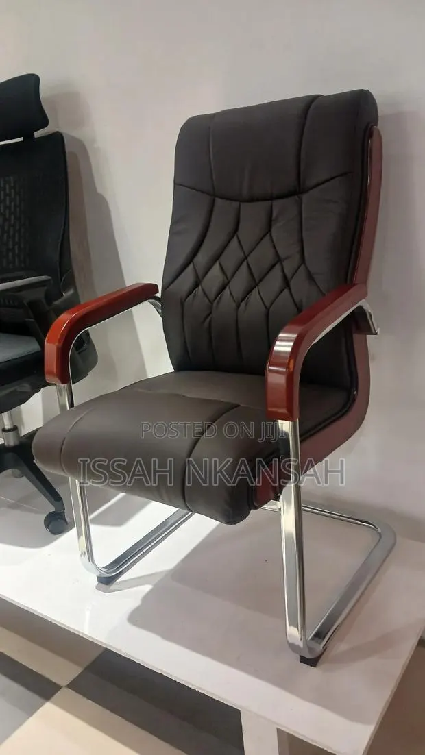 Boss Brown Executive Office Chair · Photo 1