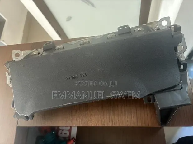 Toyota Camry Knee Airbag · Photo 1