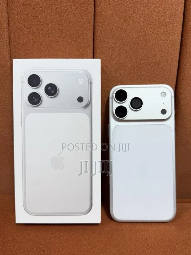 Apple iPhone 17 Pro Max 256 GB White · Photo 1