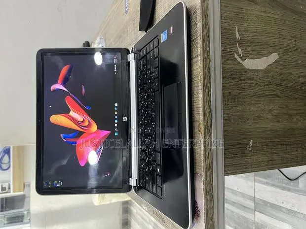 Laptop HP Pavilion TouchSmarT 14z 6GB Intel Core I5 HDD 320GB · Photo 1