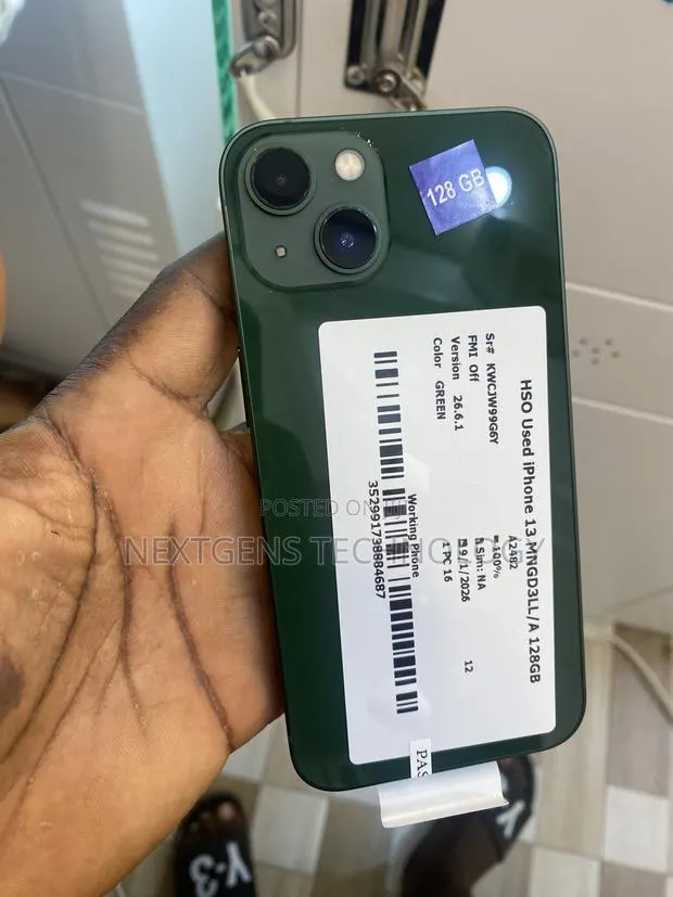 Apple iPhone 13 128 GB Green · Photo 1