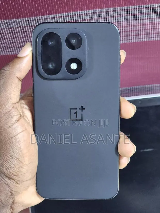 New OnePlus 15 256 GB Black · Photo 1