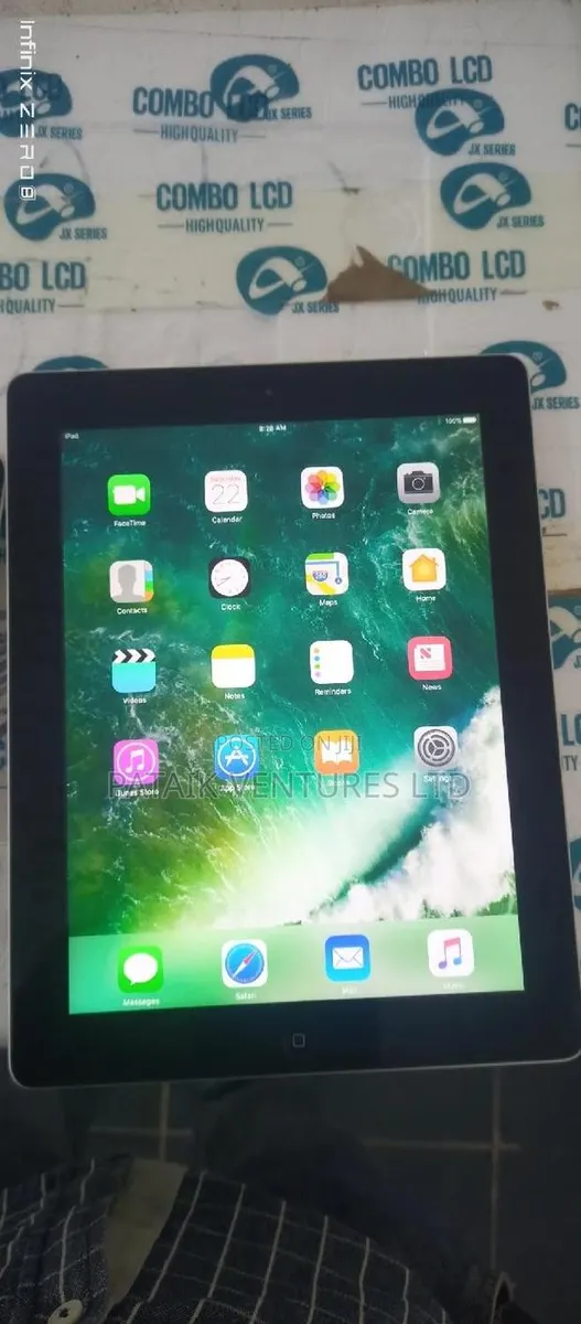 Apple iPad 3 Wi-Fi 16 GB Gray · Photo 1