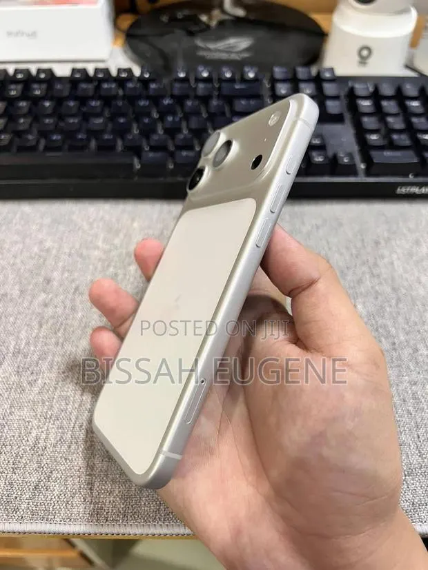 Apple iPhone 17 Pro Max 512 GB White · Photo 1