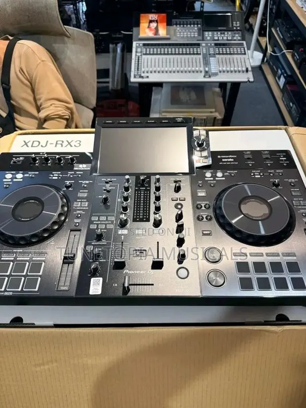 Pioneer Dj XDJ-Rx3 All-in-One Dj System Controller · Photo 1