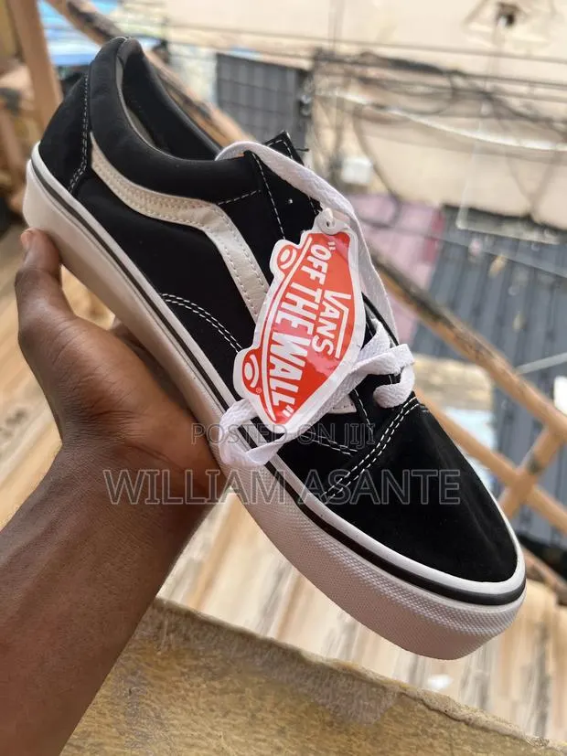 Vans Off the Wall Sneakers · Photo 1