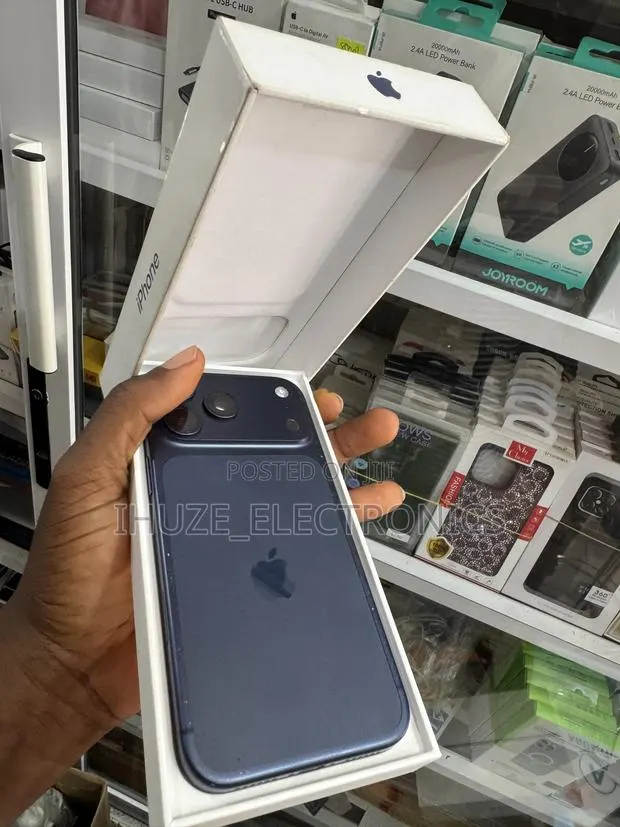 Apple iPhone 17 Pro Max 512 GB Blue · Photo 1