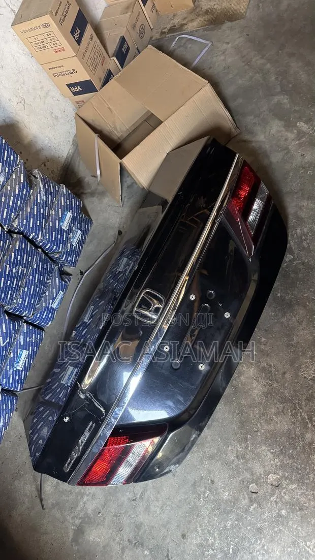 Honda Civic 2013,2014,2015 Boot / Tailgate Complete · Photo 1