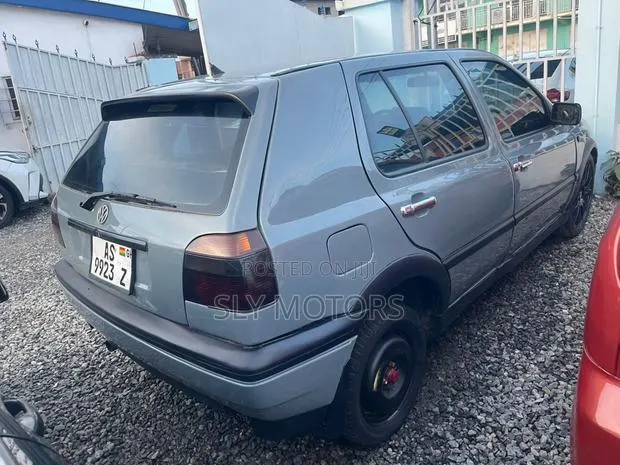 Volkswagen Golf 1.6 Trendline 2006 Gray · Photo 1