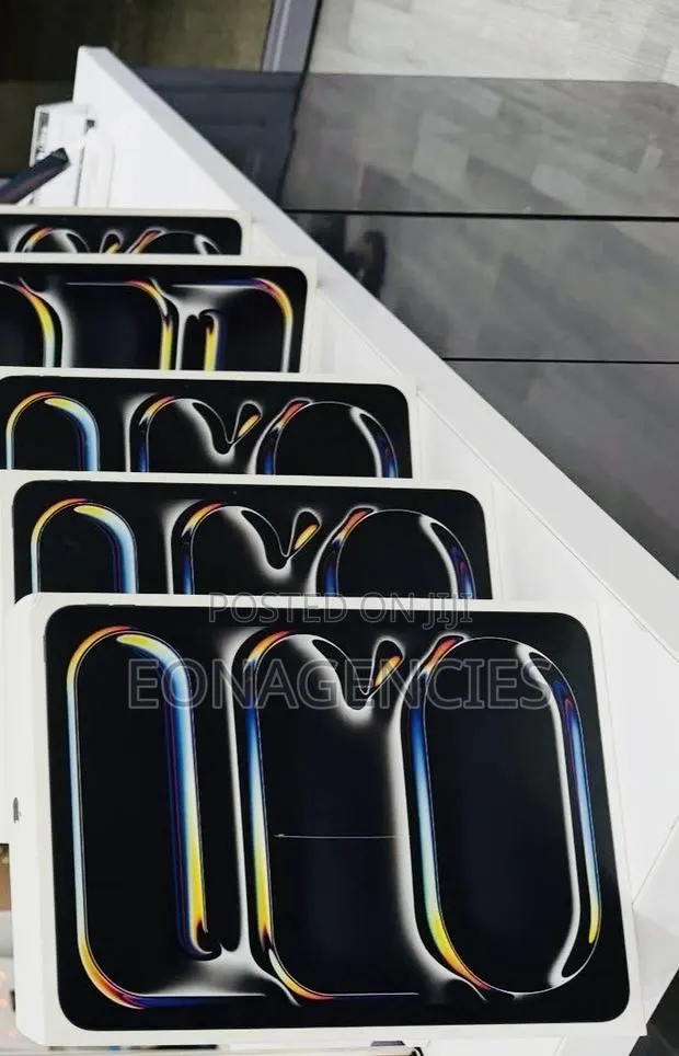 New Apple iPad Pro 13 (2025) 256 GB Black · Photo 2