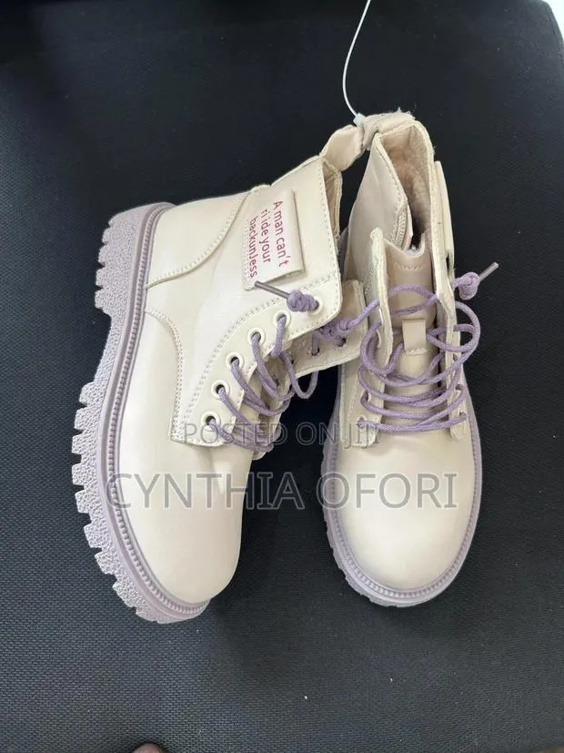 Kids Shoes · Photo 1