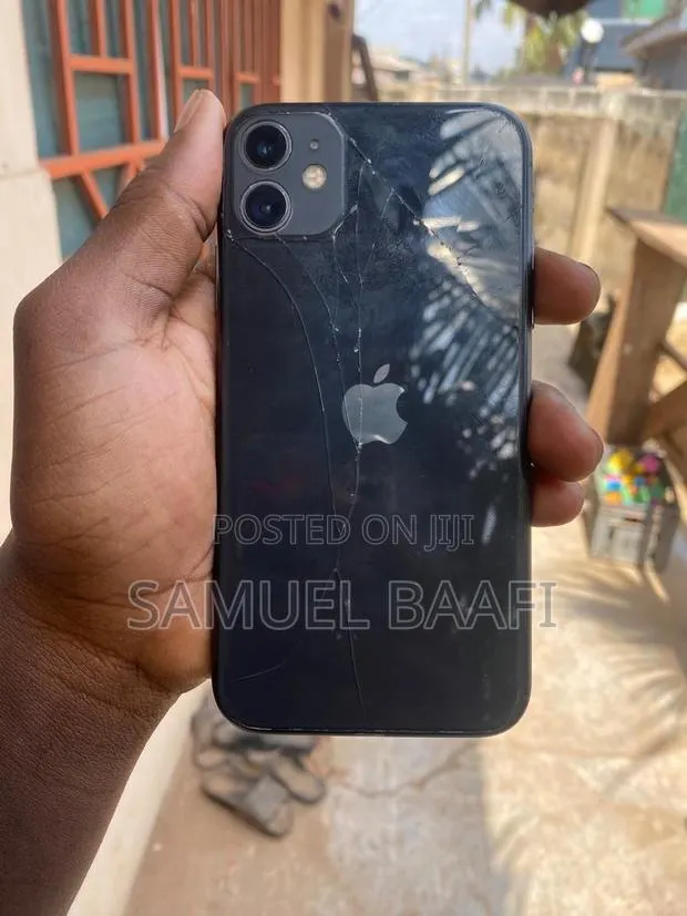 Apple iPhone 11 128 GB Black · Photo 1