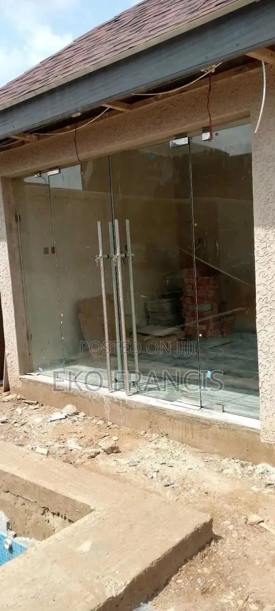 Frameless Glass Partition CGS · Photo 1