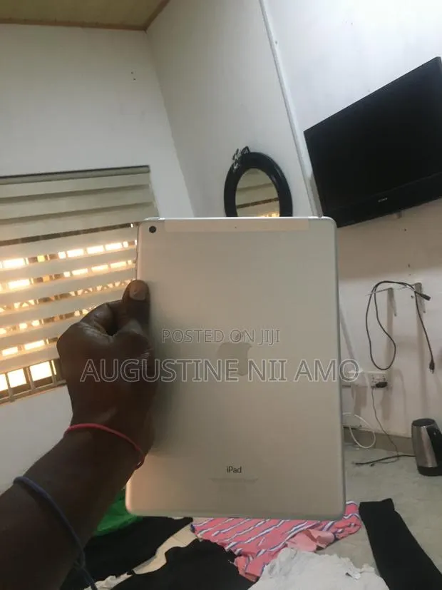 Apple iPad Pro 9.7 (2016) 32 GB Silver · Photo 1