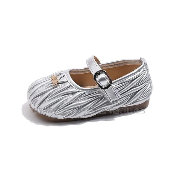 Quality Girls’ Silver Mary Jane Dress Shoes · Photo 1