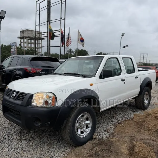 Nissan Hardbody 2000i 2006 White · Photo 1