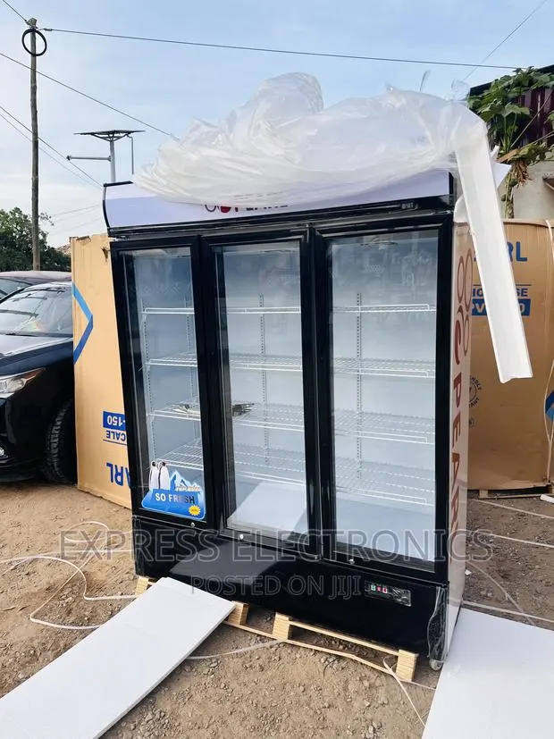 Lockable 3doors Pearl Display Fridge PVC-150 · Photo 1