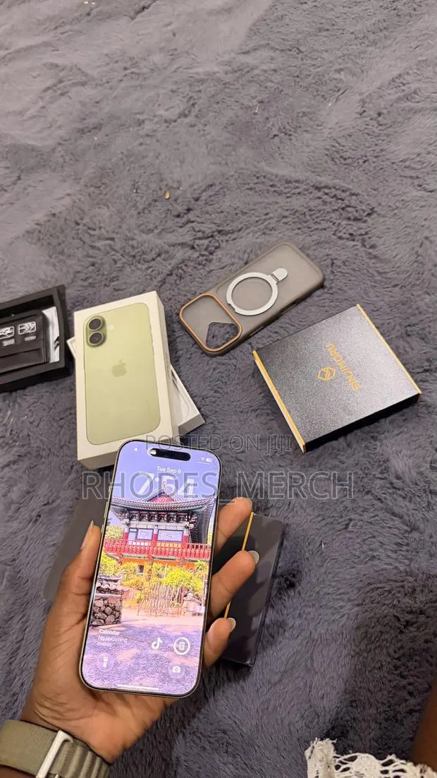 Apple iPhone 17 256 GB Green · Photo 1