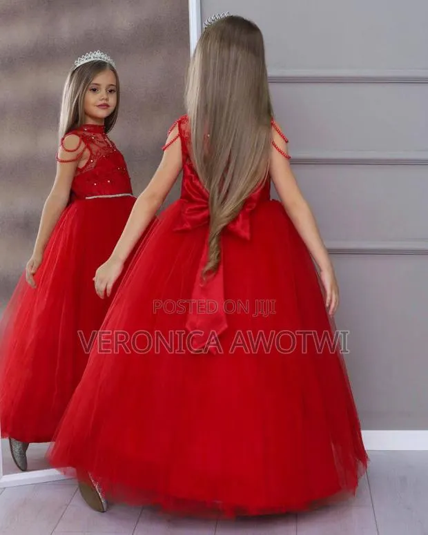 Elegant Christmas Dress · Photo 1