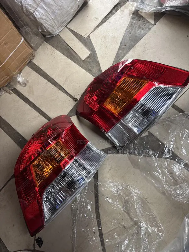 Toyota Vitz Toyota Yaris 2008 2009 2010 Short Boot Taillight Pair New · Photo 1