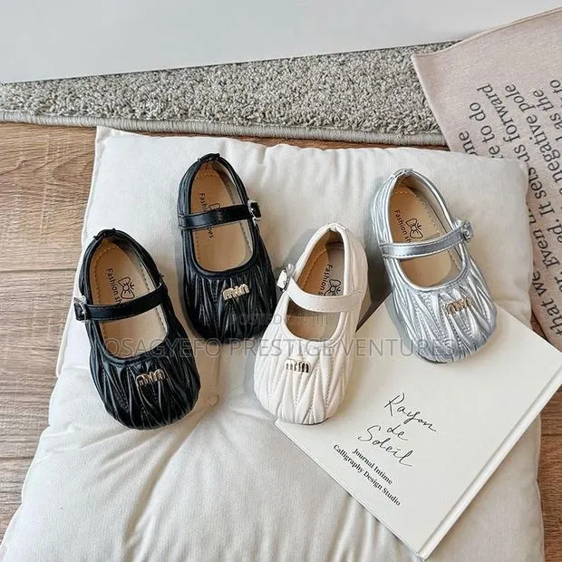 Quality Girls’ Silver Mary Jane Dress Shoes · Photo 3