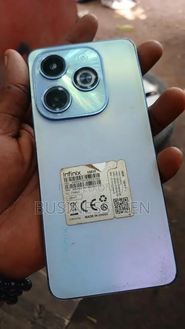 Infinix Hot 40i 128 GB Blue · Photo 1