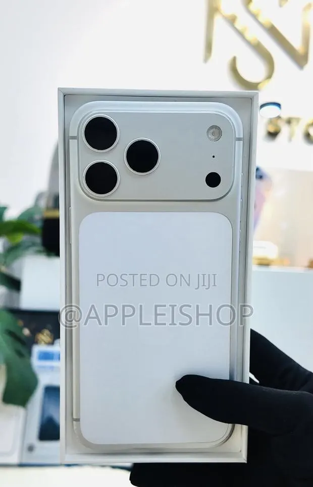Apple iPhone 17 Pro Max 512 GB Silver · Photo 1