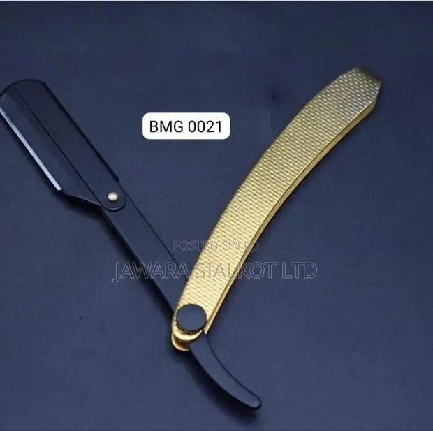 Golden Handle Shaving Straight Razor With Barber Salon · Photo 1