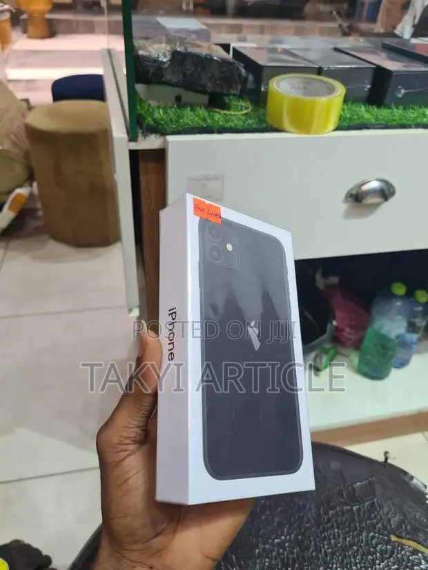 Apple iPhone 11 128 GB Black · Photo 1