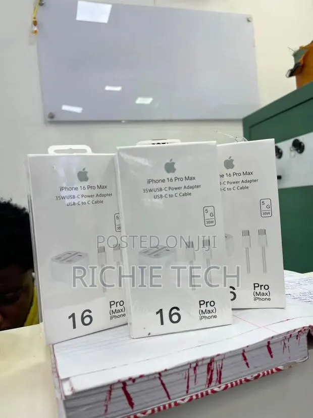 iPhone 16 Pro Original Charger · Photo 1