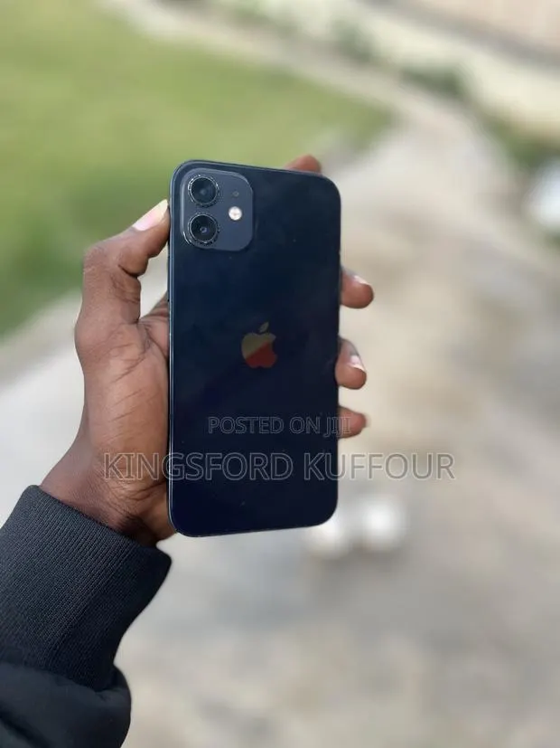 Apple iPhone 12 64 GB Black · Photo 1