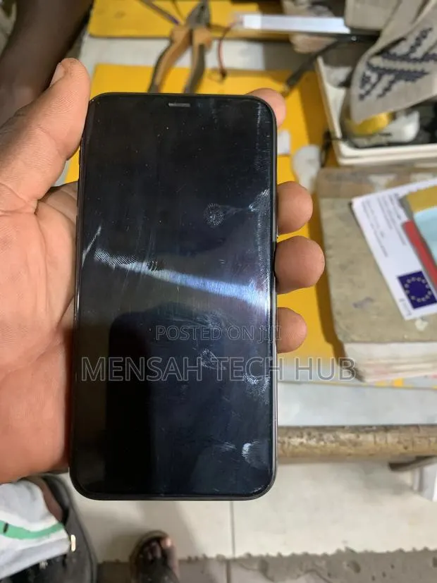 Apple iPhone 11 Pro 256 GB Gray · Photo 1