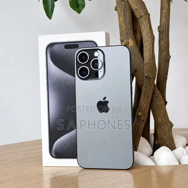 Apple iPhone 15 Pro Max 256 GB Gray · Photo 1