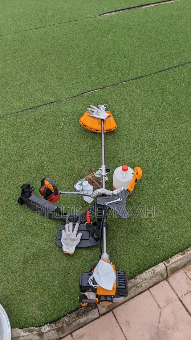 Contact for Weeding, Mowing of Lawns and Cutting of Grass · Photo 3