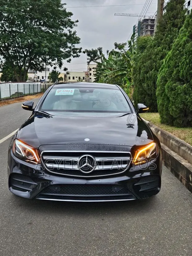 Mercedes-Benz E300 4Matic AWD Sedan (2.0L 4cyl 9A) 2017 Black · Photo 1
