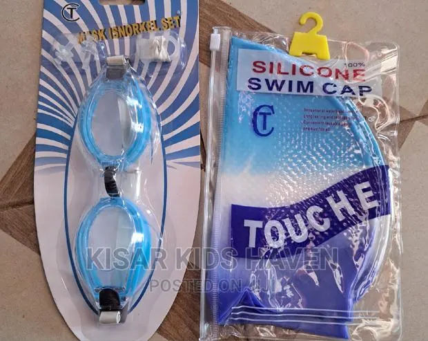 Adult Swimming Cap and Goggles · Photo 1