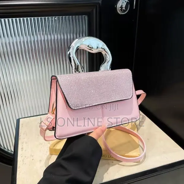 Shiny Pink Shoulder Bag · Photo 1
