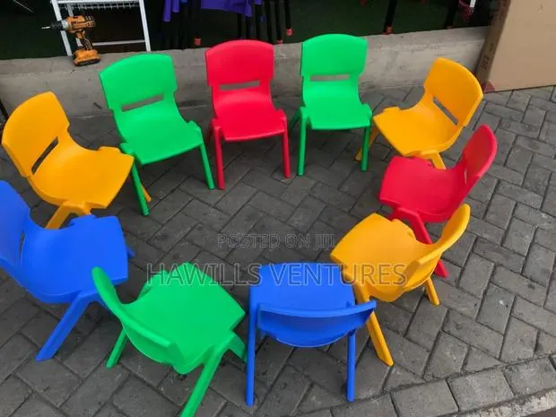 Kid's Plastic Chair · Photo 1