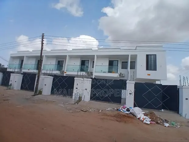 Newly Built 2bedrooms Self Compound for Sale at Botwe School Junction · Photo 1