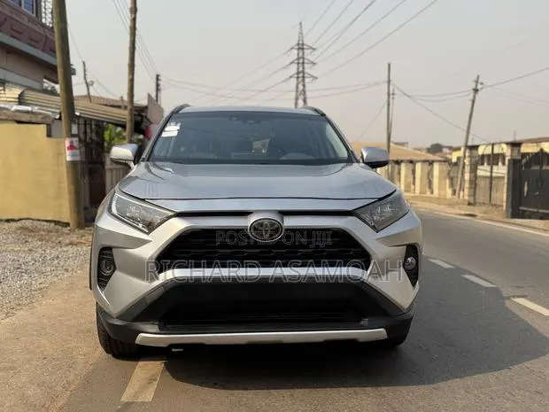 Toyota RAV4 XLE Premium AWD 2020 Silver · Photo 1