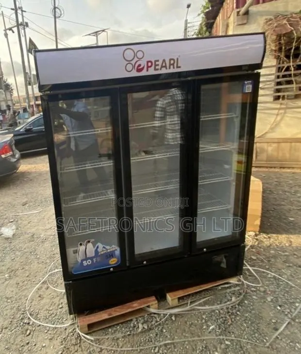 Correct New Pearl PVC-150 3-Door Glass Display Beverage Cooler · Photo 1