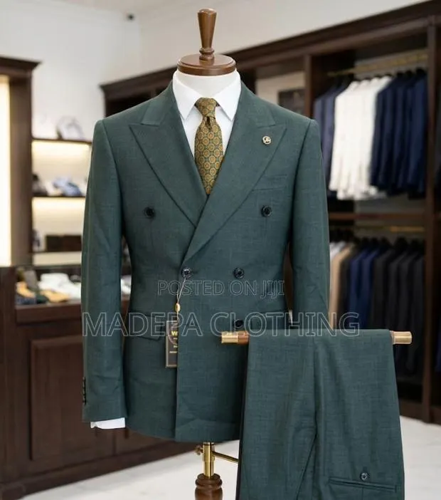 Luxury Dark Green Men’S Suit-Double Breasted Design · Photo 1
