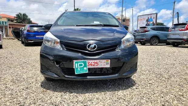 Toyota Vitz 2012 Black · Photo 1