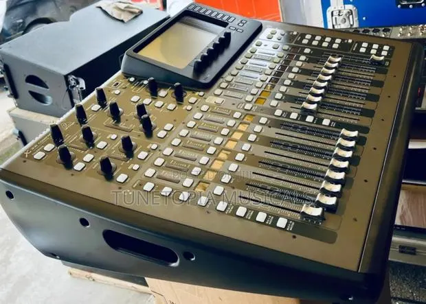 Behringer X32 Compact 40-channel Digital Mixer. · Photo 1