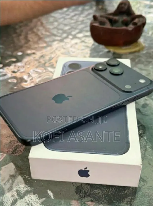 Apple iPhone 17 Pro Max 256 GB Blue · Photo 1